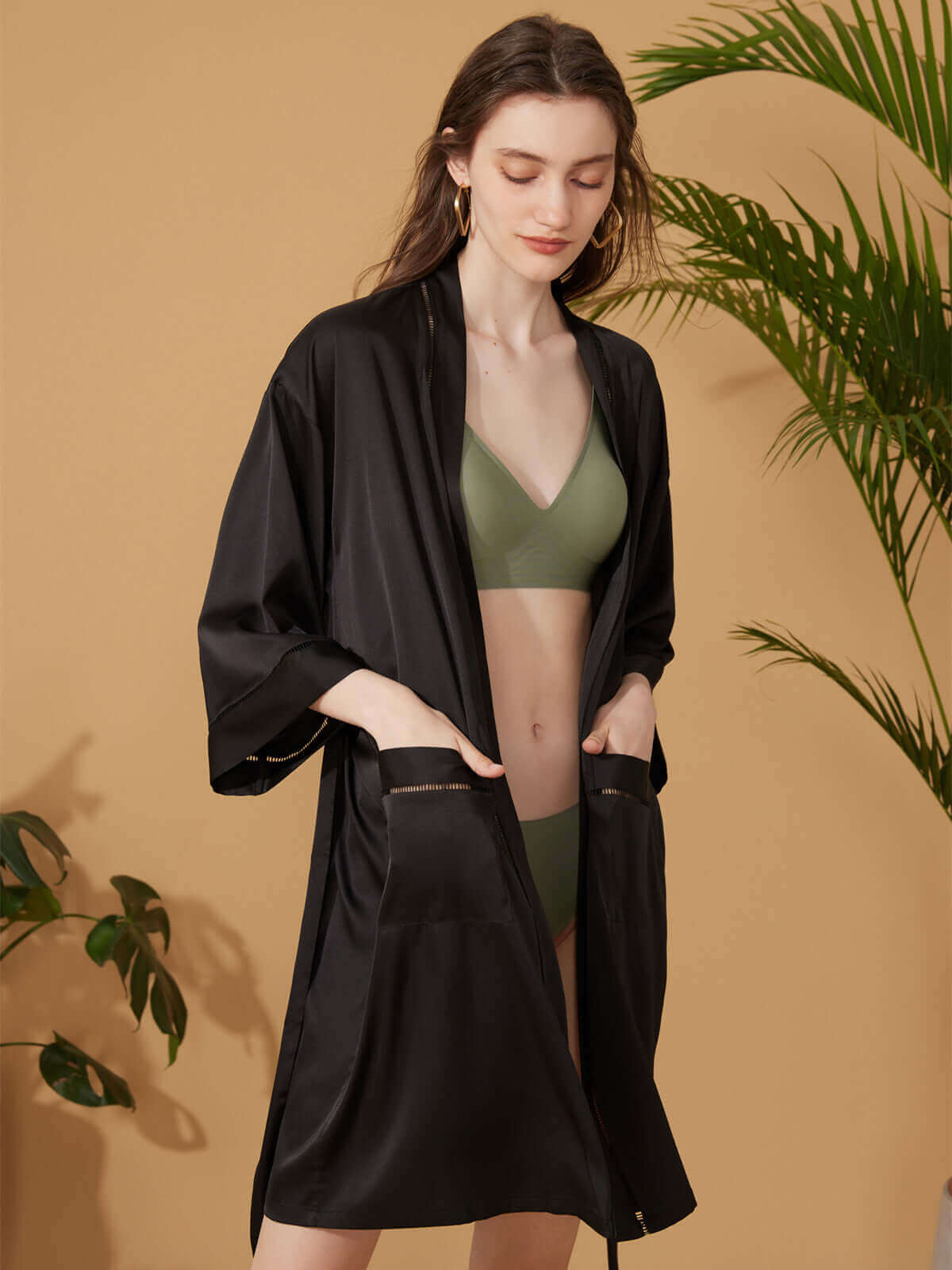 Elegant Hollow Out Detail Short Robe with Pockets